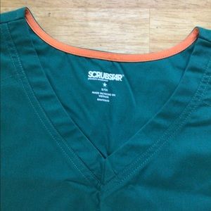 Scrub star hunter green, scrub set. Size small